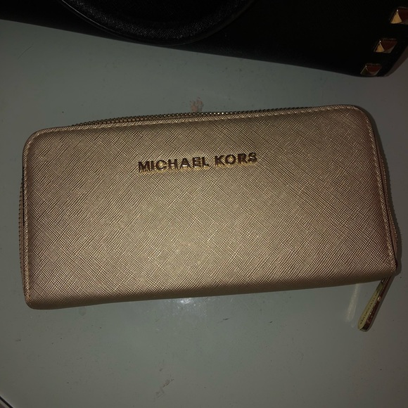 Authentic black Michael Kors purse and wallet - Picture 7 of 8